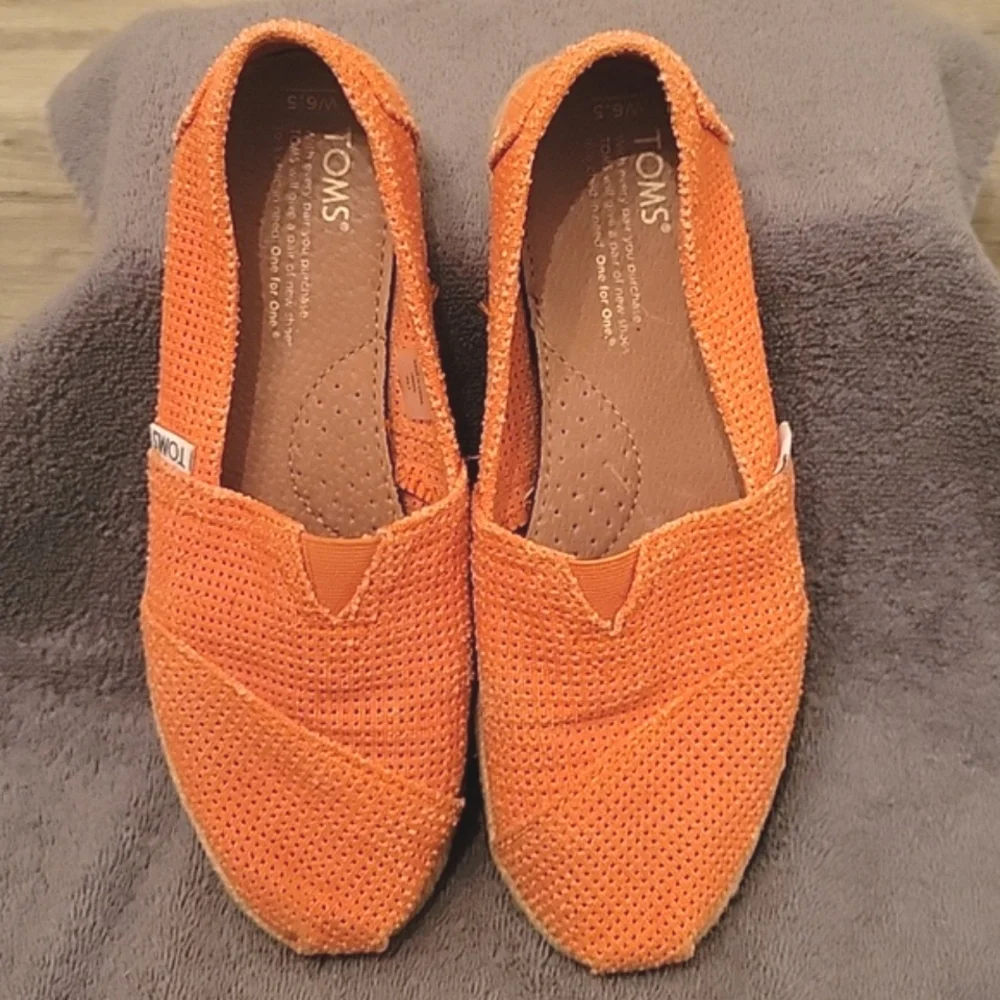 Toms Peachy Orange Slip-on Size 6.5 Loafers